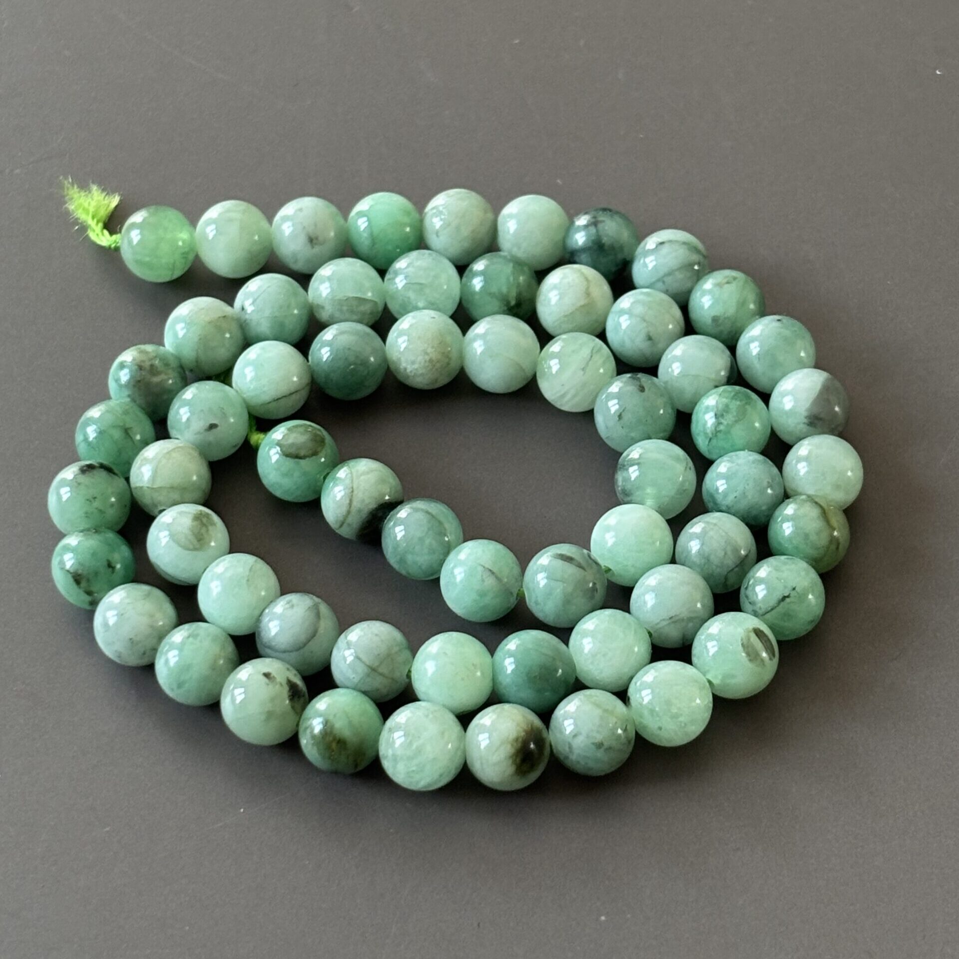 erles fines 6 mm en émeraude semi précieuse pour bracelet raffiné