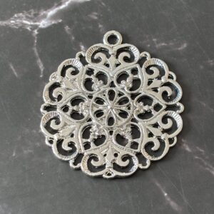 Pendentif grand bohémien en pierres naturelles pour un style ethnique chic