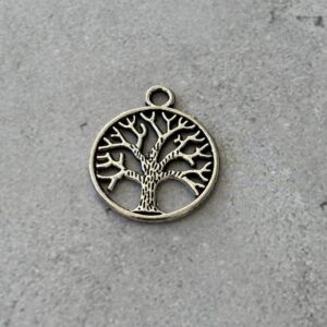 pendentif arbre de vie en métal vieilli symbole vitalité et énergie artisanat spirituel bijou femme élégant