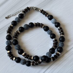 Collier homme perles noires et métalliques