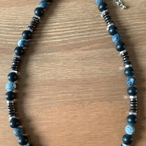 Collier homme en perles onyx mat et araignée synthétique, rondelles hématite et bois