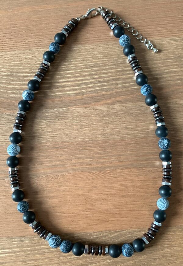 Collier homme en perles onyx mat et araignée synthétique, rondelles hématite et bois