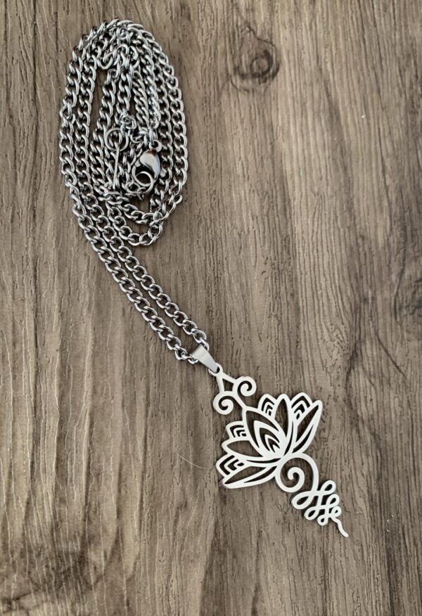 collier pendentif fleur de lotus