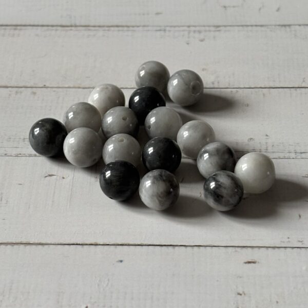 Œil de faucon gris naturel 10 mm – perles de création artisanale, bienfaits sur la vision et l’intuition