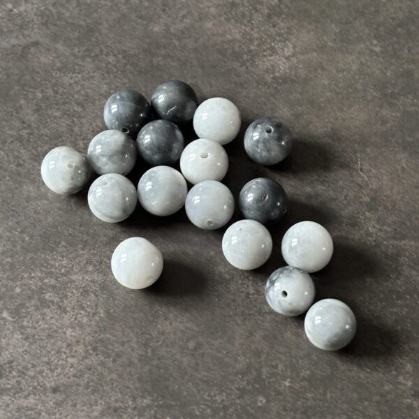 Perles œil de faucon gris 10 mm – pierre naturelle pour créations de bijoux protecteurs et apaisants