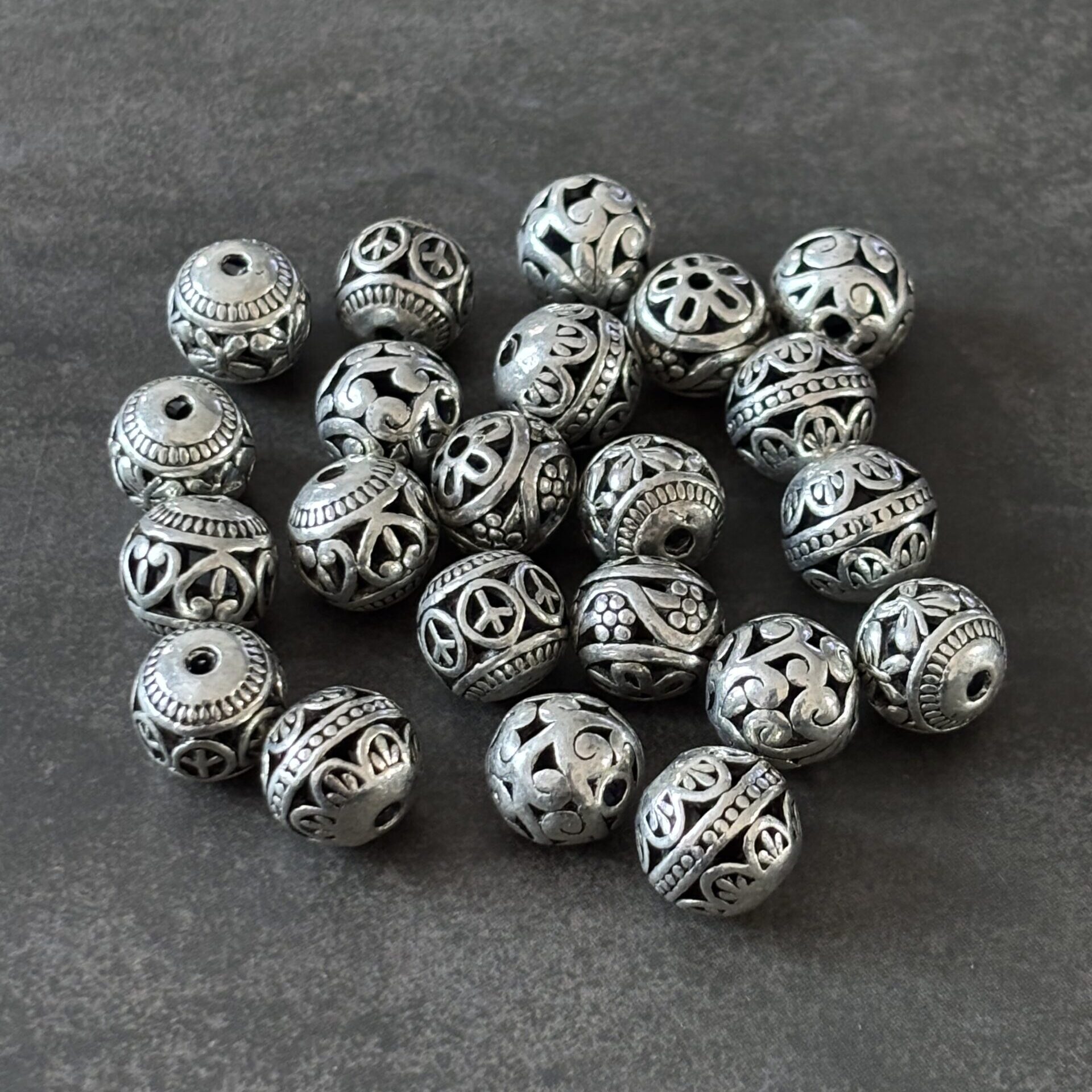 perles style tibétain en laiton et turquoise pour création de bijoux spirituels artisanaux