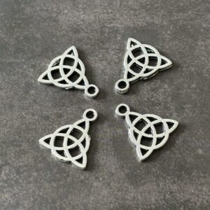 Pendentif Triquetta symbole celtique en acier inoxydable, bijou spirituel de protection et d’équilibre énergétique