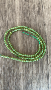 Péridot naturel en fil de perles de 4 mm