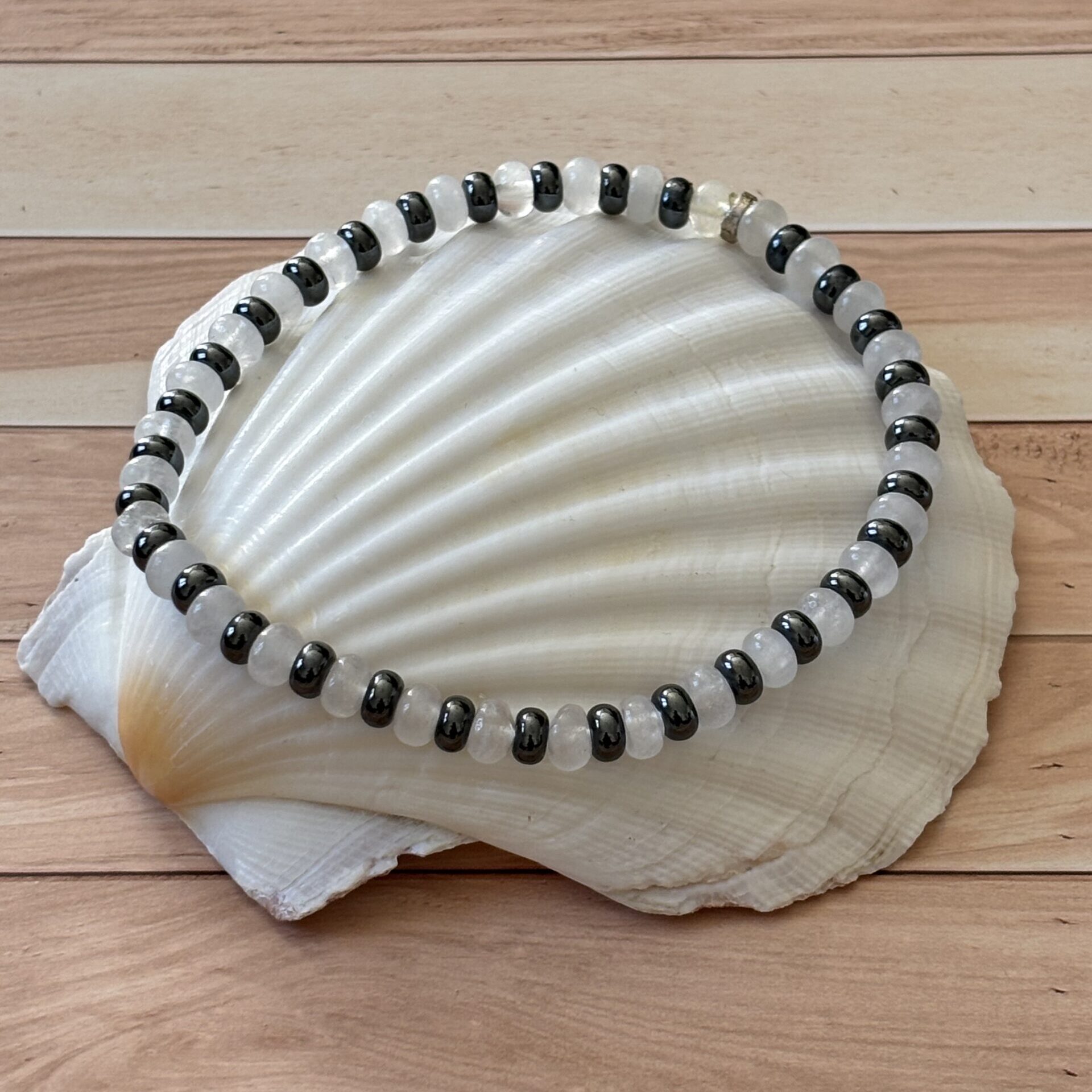 Accessoire spirituel : bracelet de cheville hématite et cristal de roche en perles rondelles
