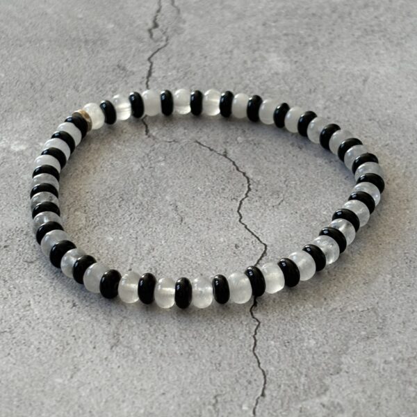 Bijou de cheville élégant : bracelet agate noire et cristal de roche en rondelles
