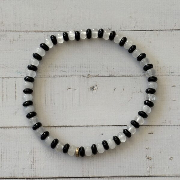 Bracelet de cheville artisanal avec agate noire et cristal de roche rondelles