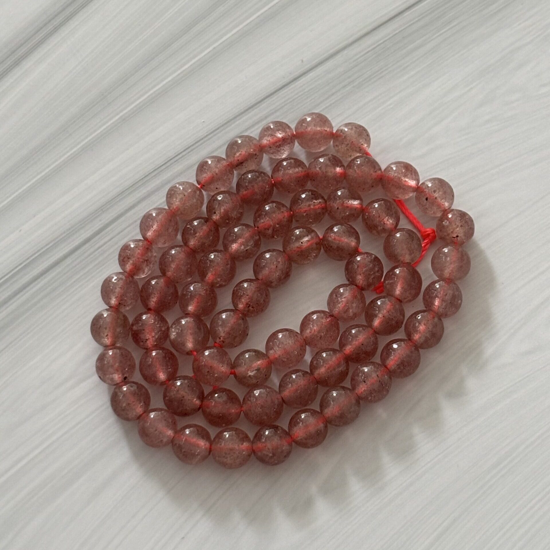 perles rondes quartz fraise 6 mm naturelles pour créations romantiques