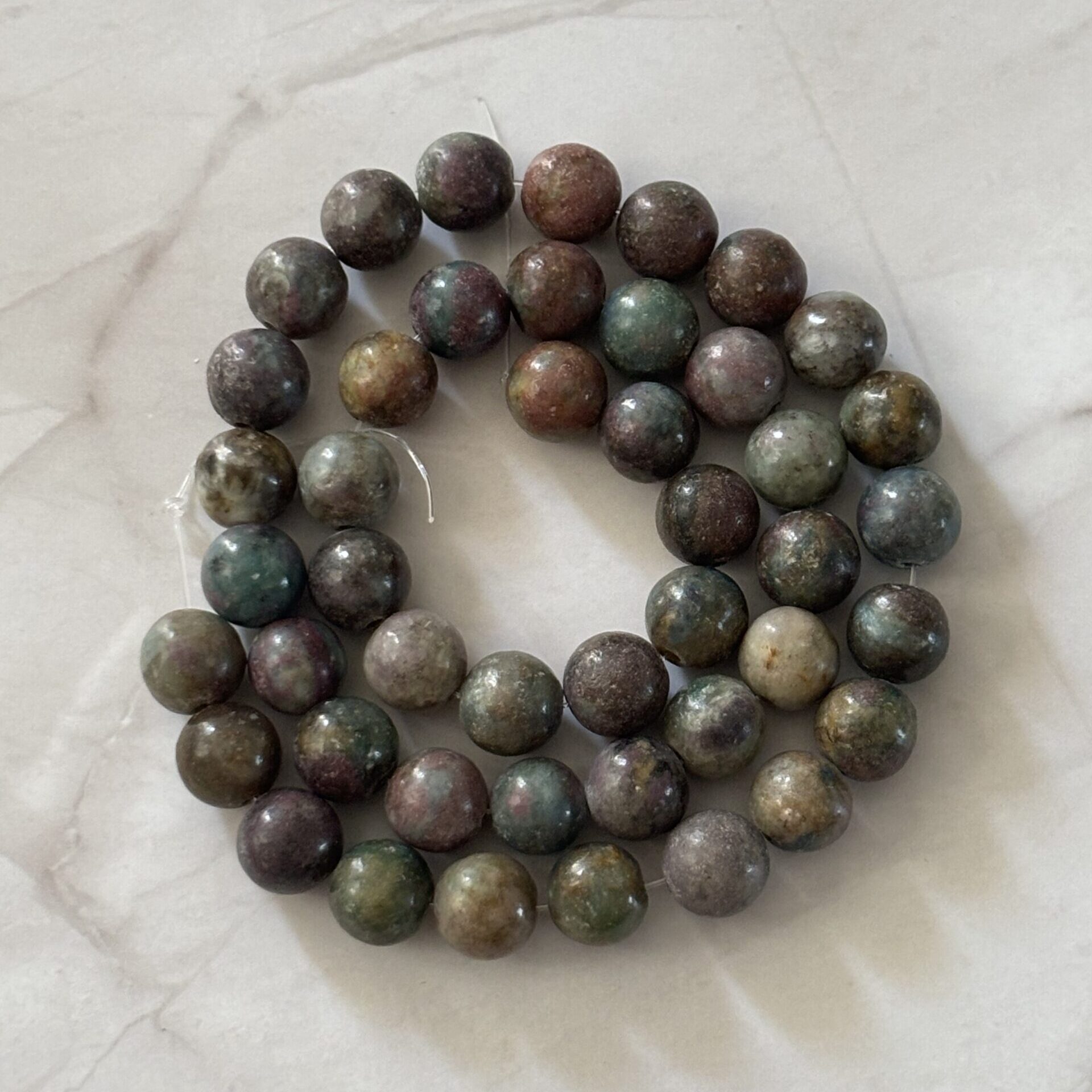 Rubis sur cyanite 8 mm, perles rondes pour créations uniques et DIY