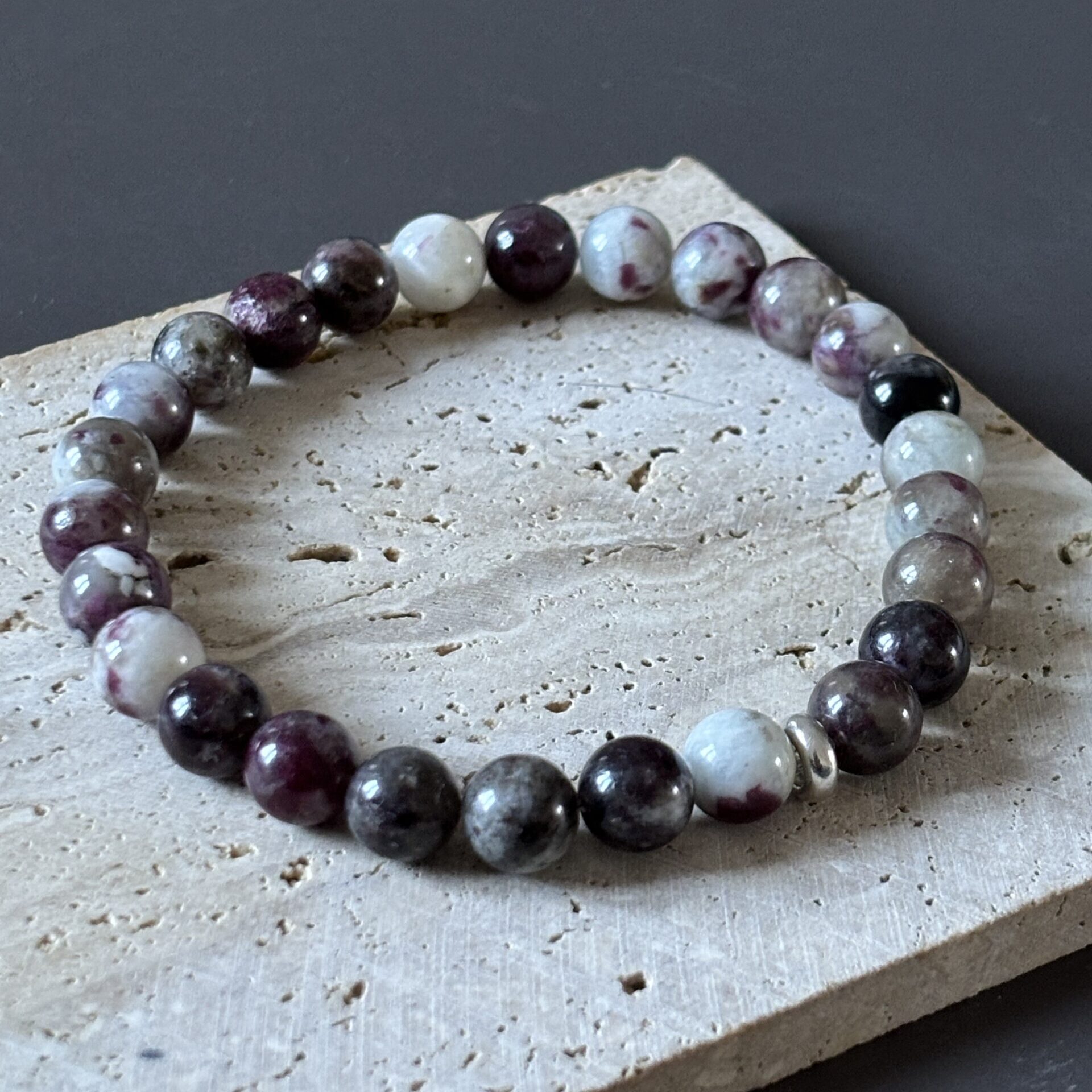 Accessoire mode bracelet tourmaline rose, artisanat et bienfaits énergétiques