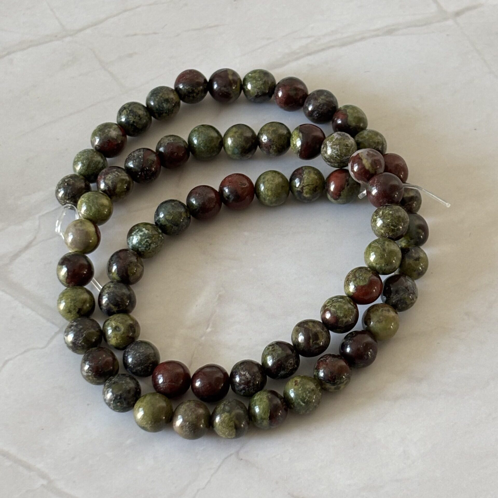 Jaspe sang du dragon poli, perles fines pour créations