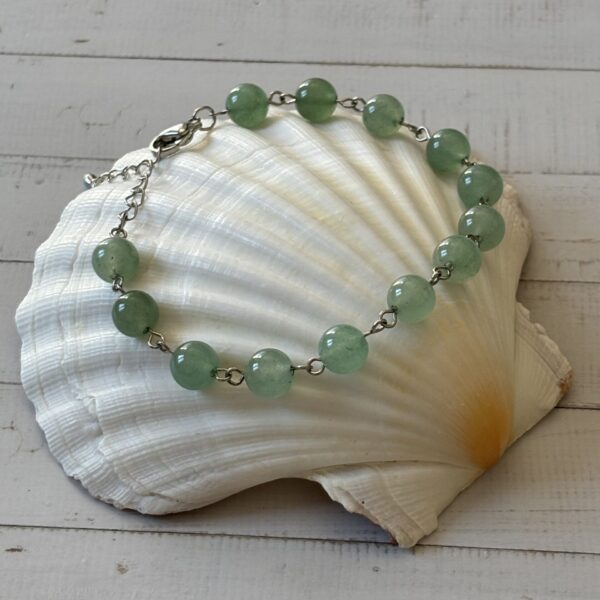 Bracelet en aventurine verte naturelle et perles de métal argenté, bijou artisanal élégant