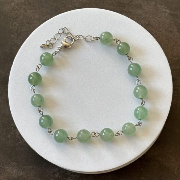 Bracelet aventurine verte avec perles argentées, accessoire bien-être et mode tendance