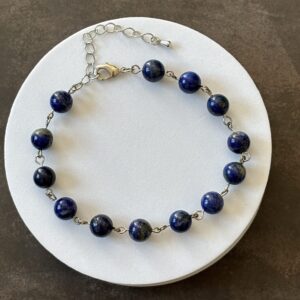 Bracelet en lapis lazuli naturel et perles en métal argenté, bijou artisanal élégant