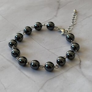 Bracelet hématite argenté, accessoire énergétique et tendance pour homme ou femme