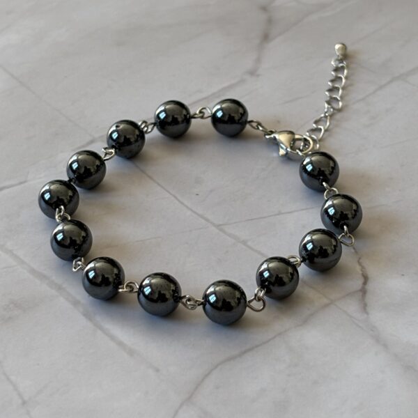 Bracelet hématite argenté, accessoire énergétique et tendance pour homme ou femme