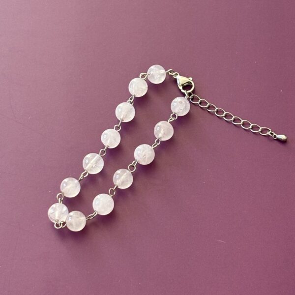 Bracelet en quartz rose et métal argenté fait main, bijou élégant et raffiné