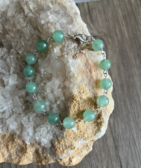 Aventurine verte en perles de 8 mm sur chainette métal argenté