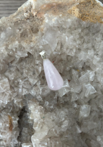 Quartz rose naturel en pendentif bullet