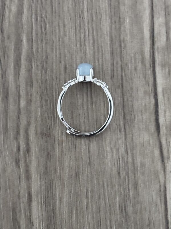 Bague réglable en laiton plaqué argent orné d'une aigue marine naturelle