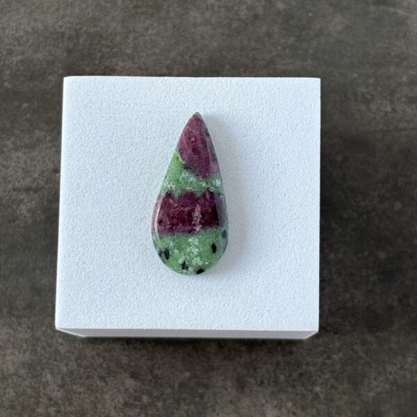 cabochon rubis zoisite pour bijou