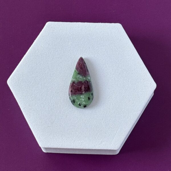 cabochon pierre semi précieuse rubis zoisite