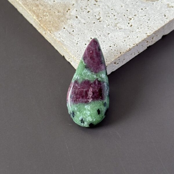 cabochon rubis zoisite pierre naturelle