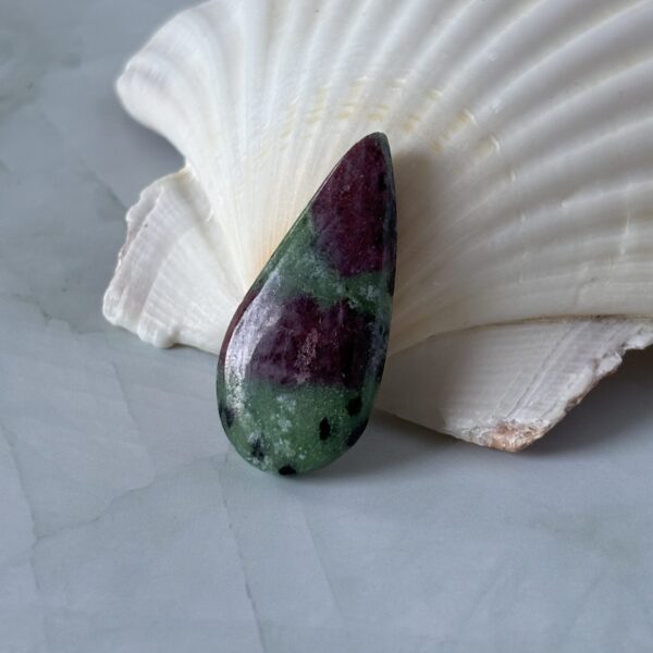 cabochon pierre rubis zoisite vert et rose