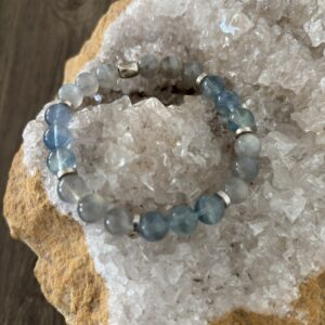 Bracelet de perles naturelles fluorite bleue et labradorite extra , zodiaque signe du verseau