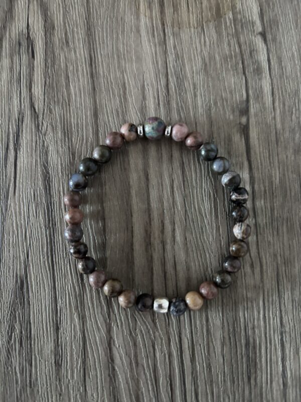 Rhodonite et rubis sur cyanite, bracelet perles naturelles, pierres pour les natifs du cancer