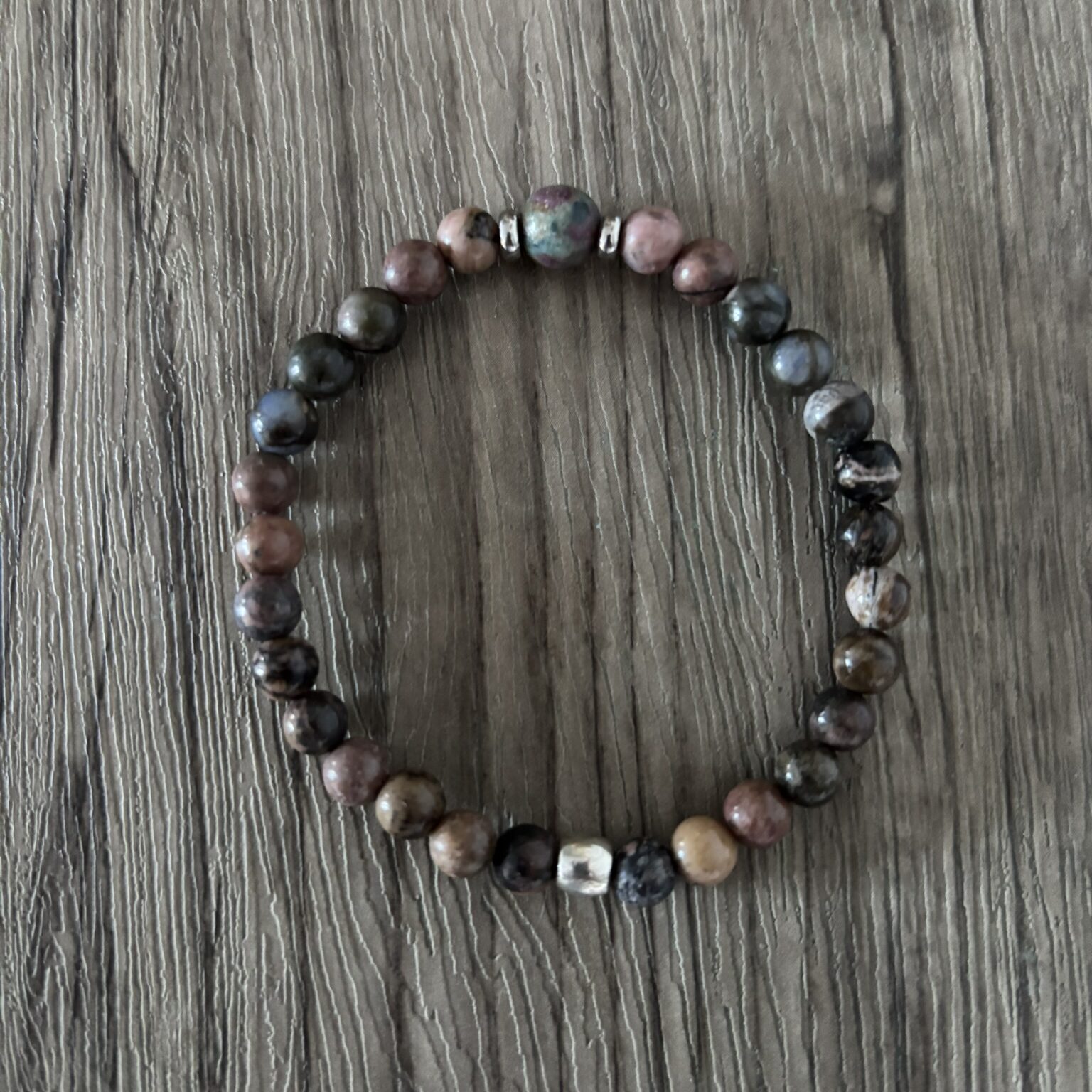 Rhodonite et rubis sur cyanite, bracelet perles naturelles, pierres pour les natifs du cancer
