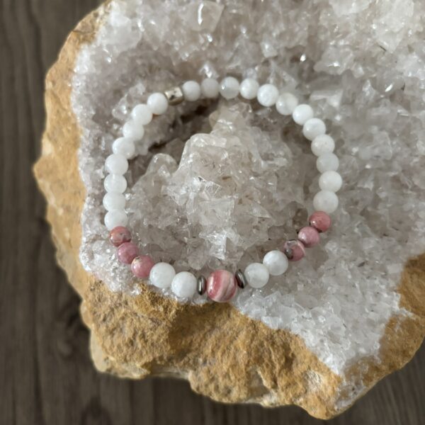 Bracelet zodiaque signe du scorpion en perles naturelles de rhodochrosite et pierre de lune