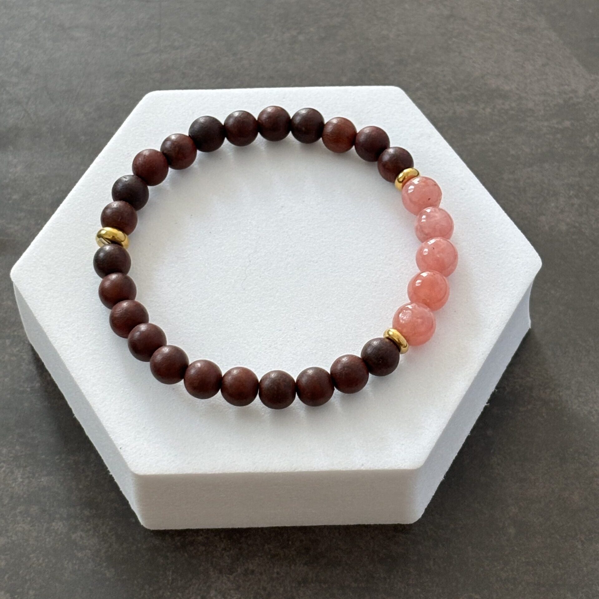 Bijou artisanal bracelet rhodochrosite pierre naturelle et perles de bois de rose