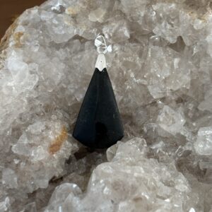 Pendentif Jade noir naturel