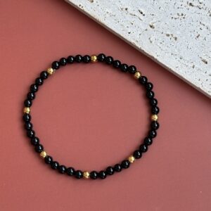 Bracelet perles onyx 4 mm et séparateur plaqué or élégant