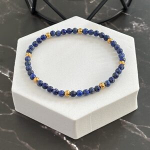 Bracelet raffiné en pierres naturelles – Lapis Lazuli 4 mm et finitions dorées