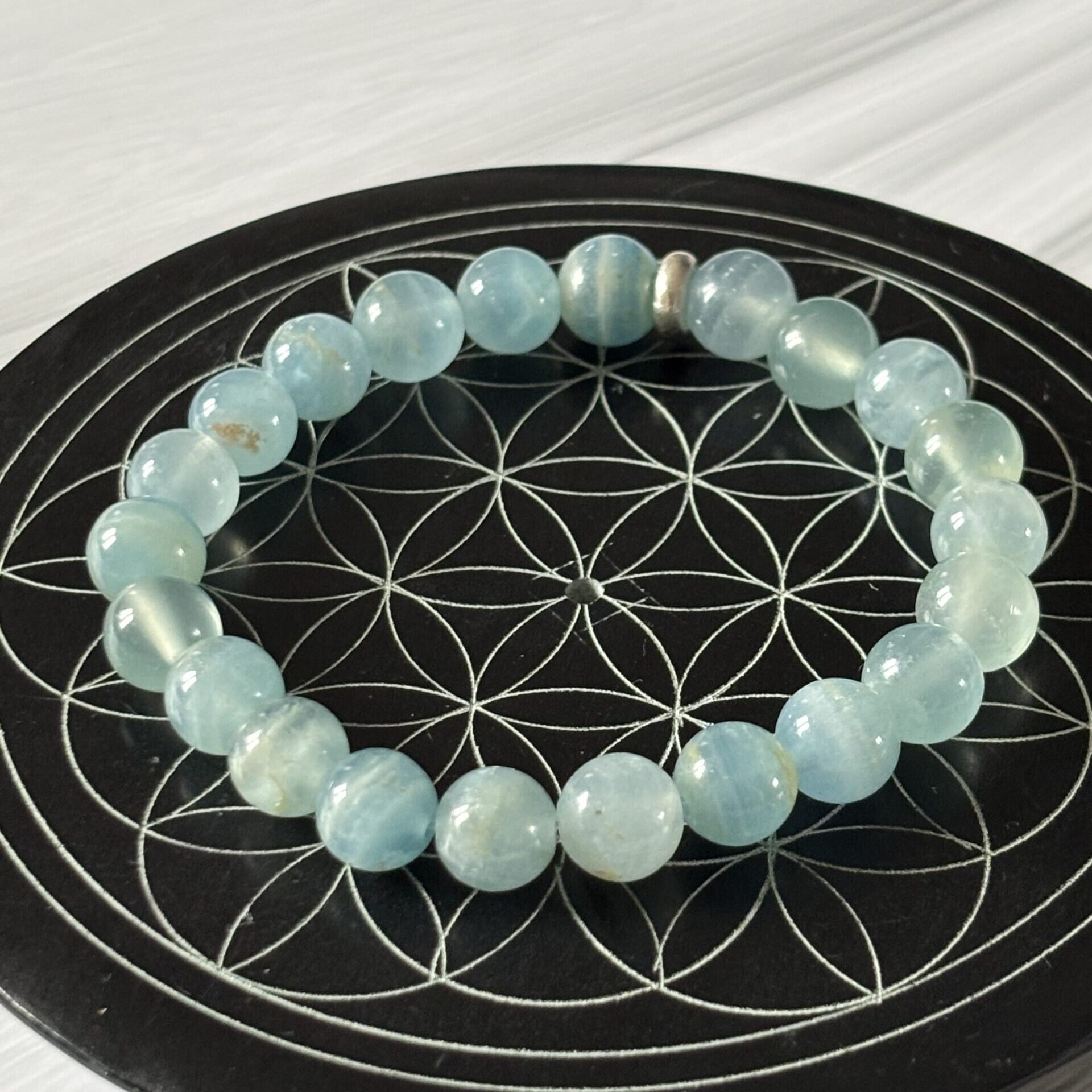 bracelet calcite bleue naturelle – énergie de sérénité et souffle de calme