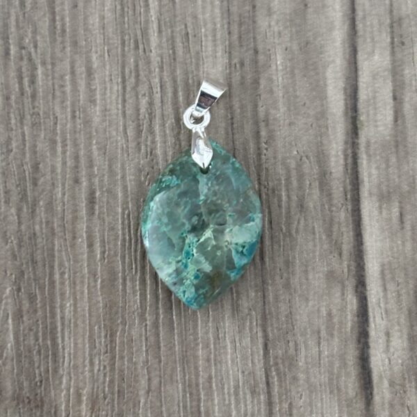 Pendentif marquise en chrysocolle naturel sur bélière laiton plaqué argent