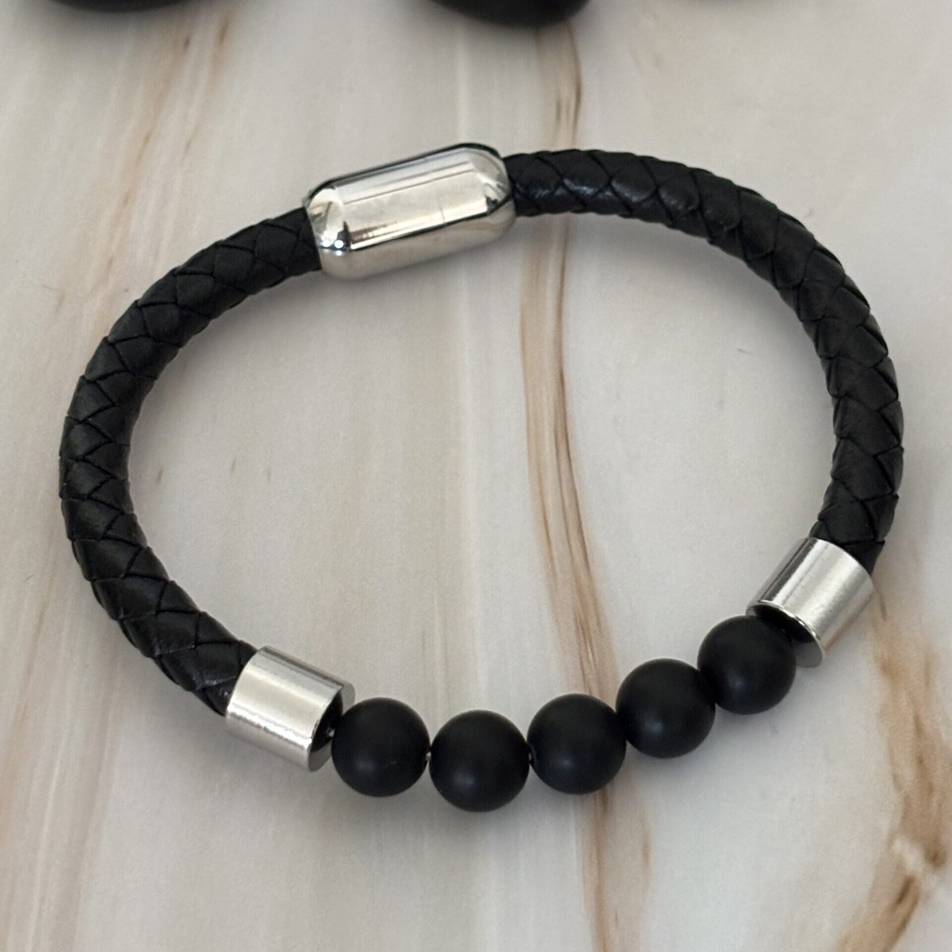 Bracelet élégant en cuir et Onyx naturel – bijou mixte intemporel