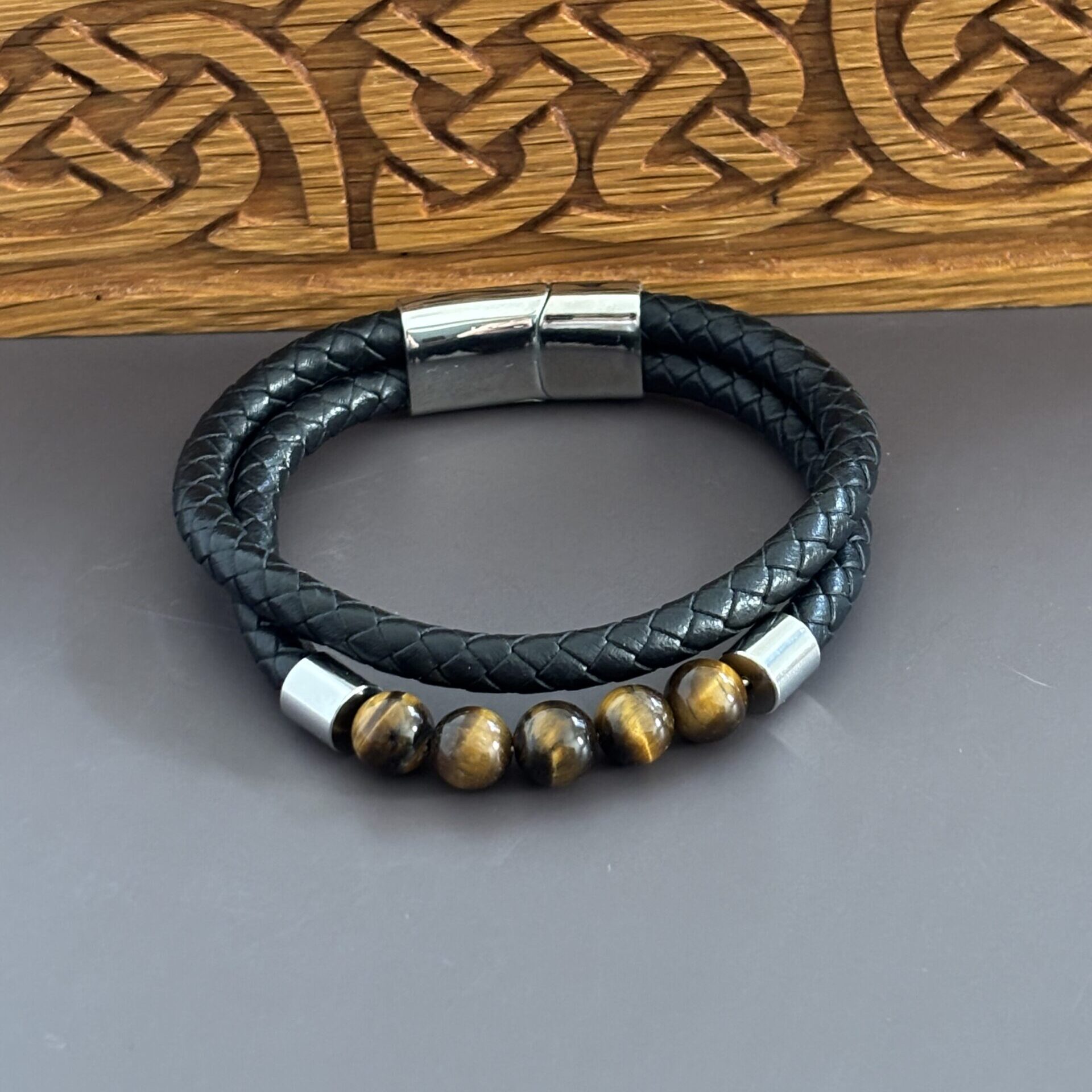 Bracelet cuir tressé et perles d’Œil de Tigre – force et élégance naturelle