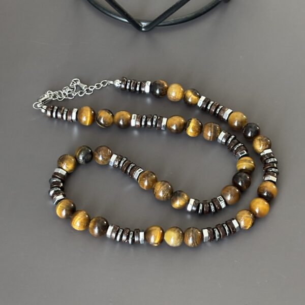 Bijou artisanal collier homme œil de tigre, hématite et bois – élégance et force