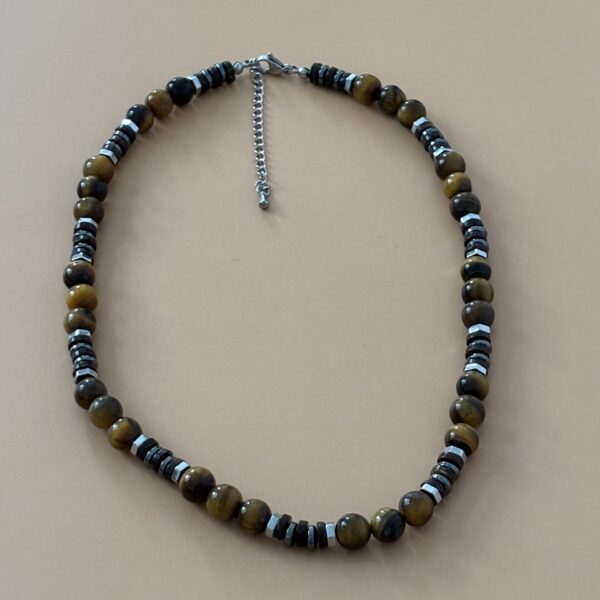 Collier pierres naturelles œil de tigre, hématite et bois – énergie et protection