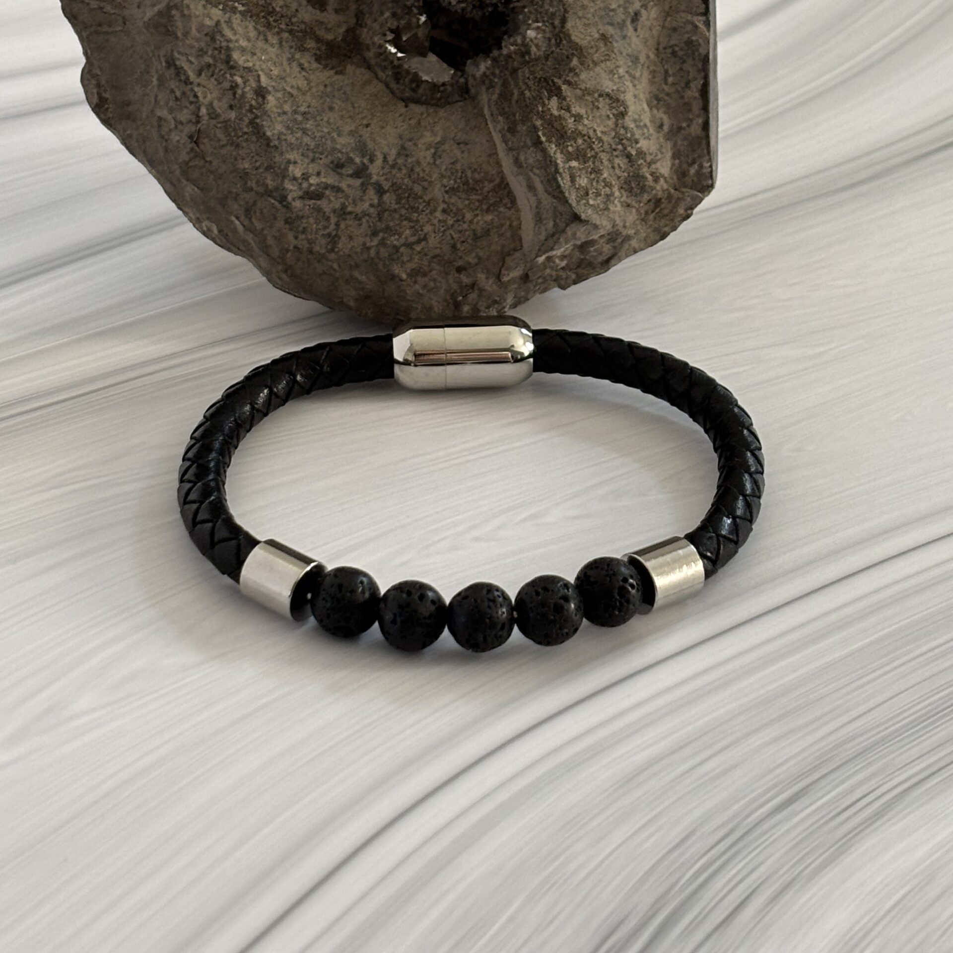 Bracelet cuir et pierre de lave – style naturel et masculin en simple rang