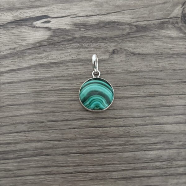 Malachite naturelle pendentif cerclé acier plaqué argent