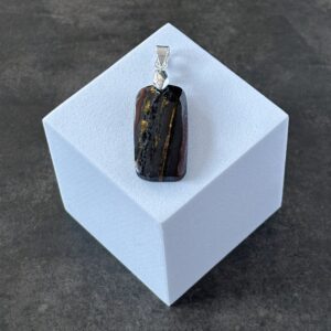 Pendentif pierre œil de fer – énergie, courage et stabilité émotionnelle