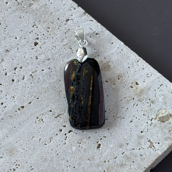 Pendentif œil de fer – équilibre entre force physique et mentale